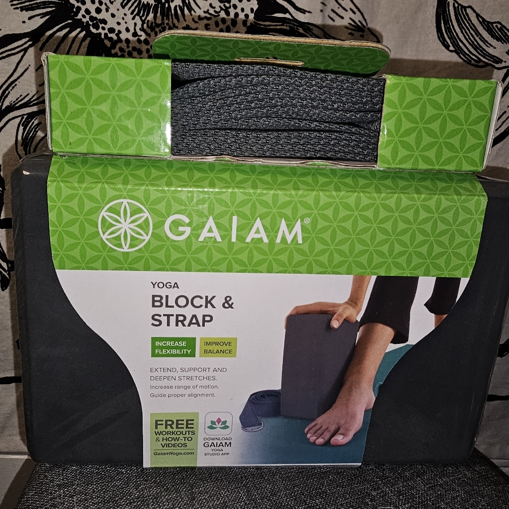 New Yoga Lot: GAIAM Yoga Essentials Set With Block, Strap, Towels, Dice, & Cards - Picture 2 of 9